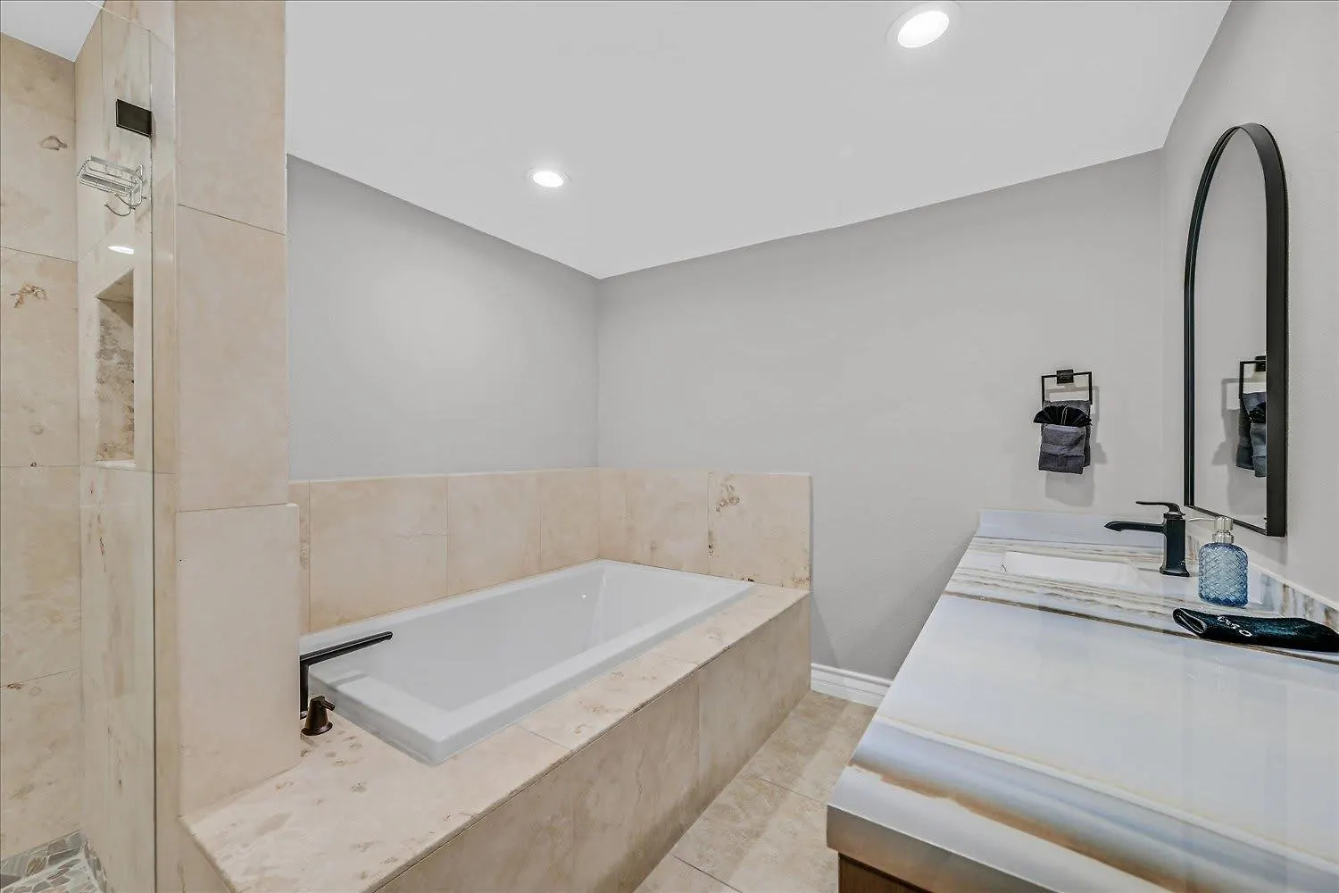 High-End 5 Bedroom Villa W Pool, Gym, Hot Tub, Games Las Vegas Vakantiehuis