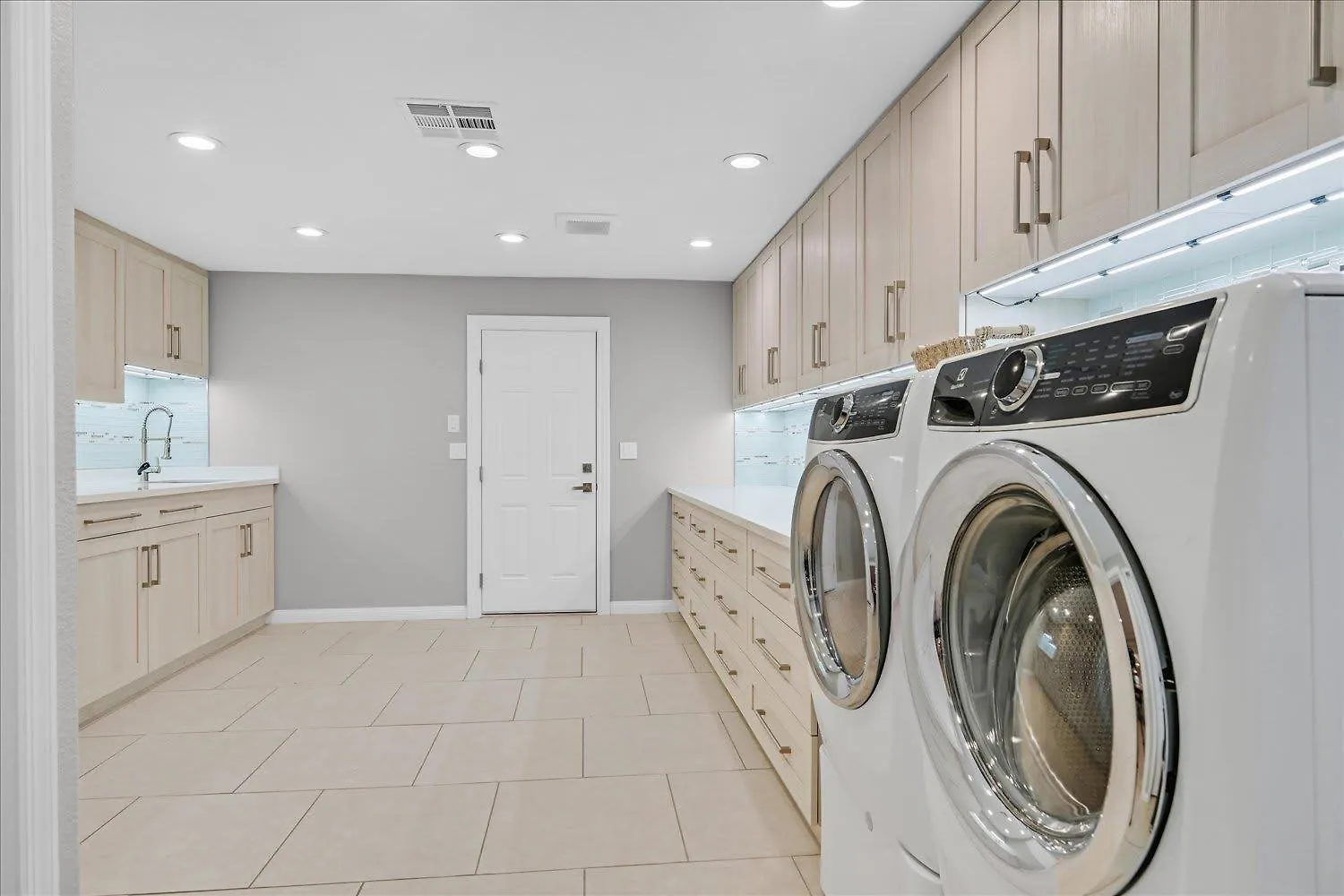 High-End 5 Bedroom Villa W Pool, Gym, Hot Tub, Games Las Vegas 0*,  Verenigde Staten