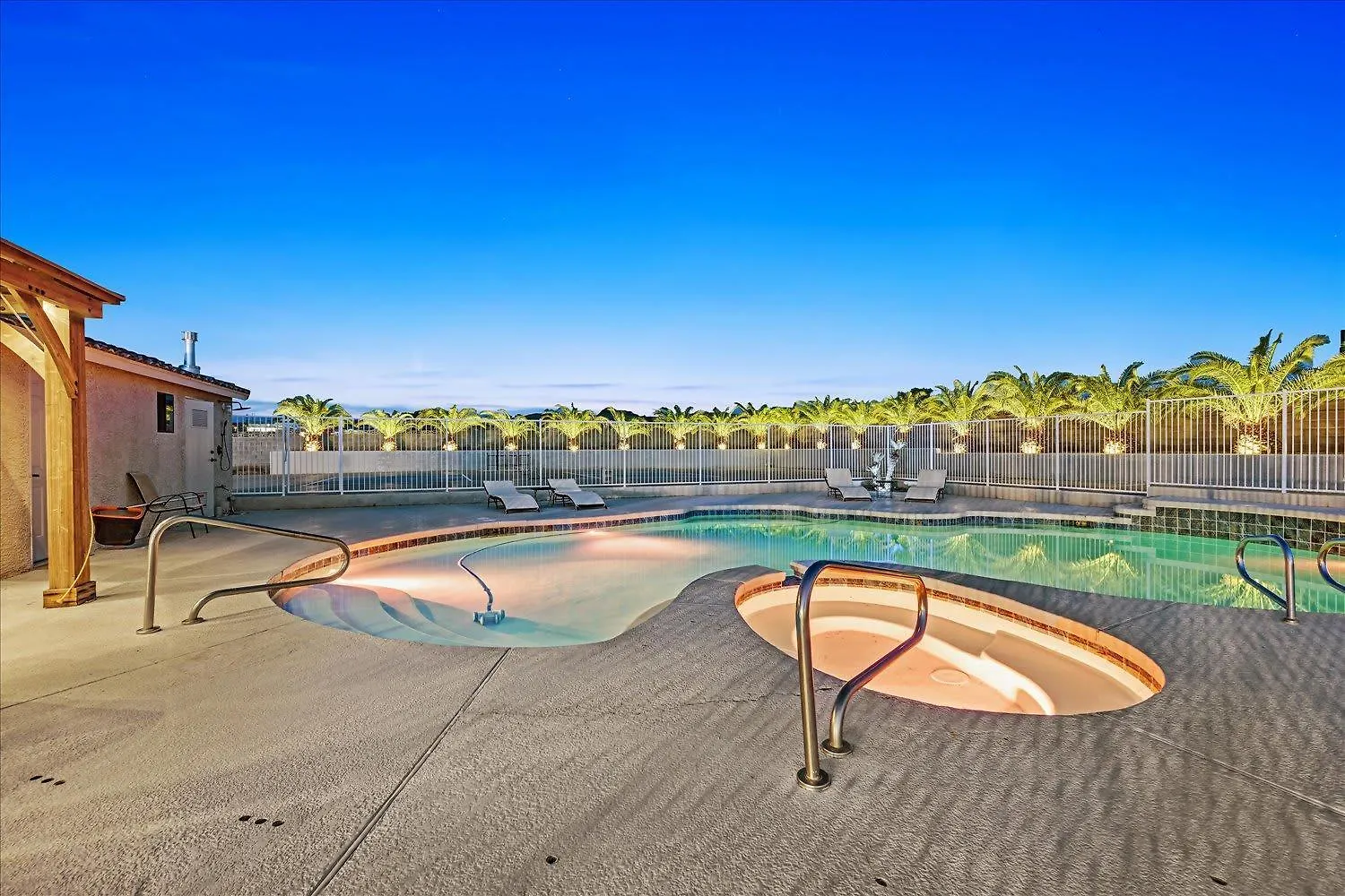 High-End 5 Bedroom Villa W Pool, Gym, Hot Tub, Games Las Vegas