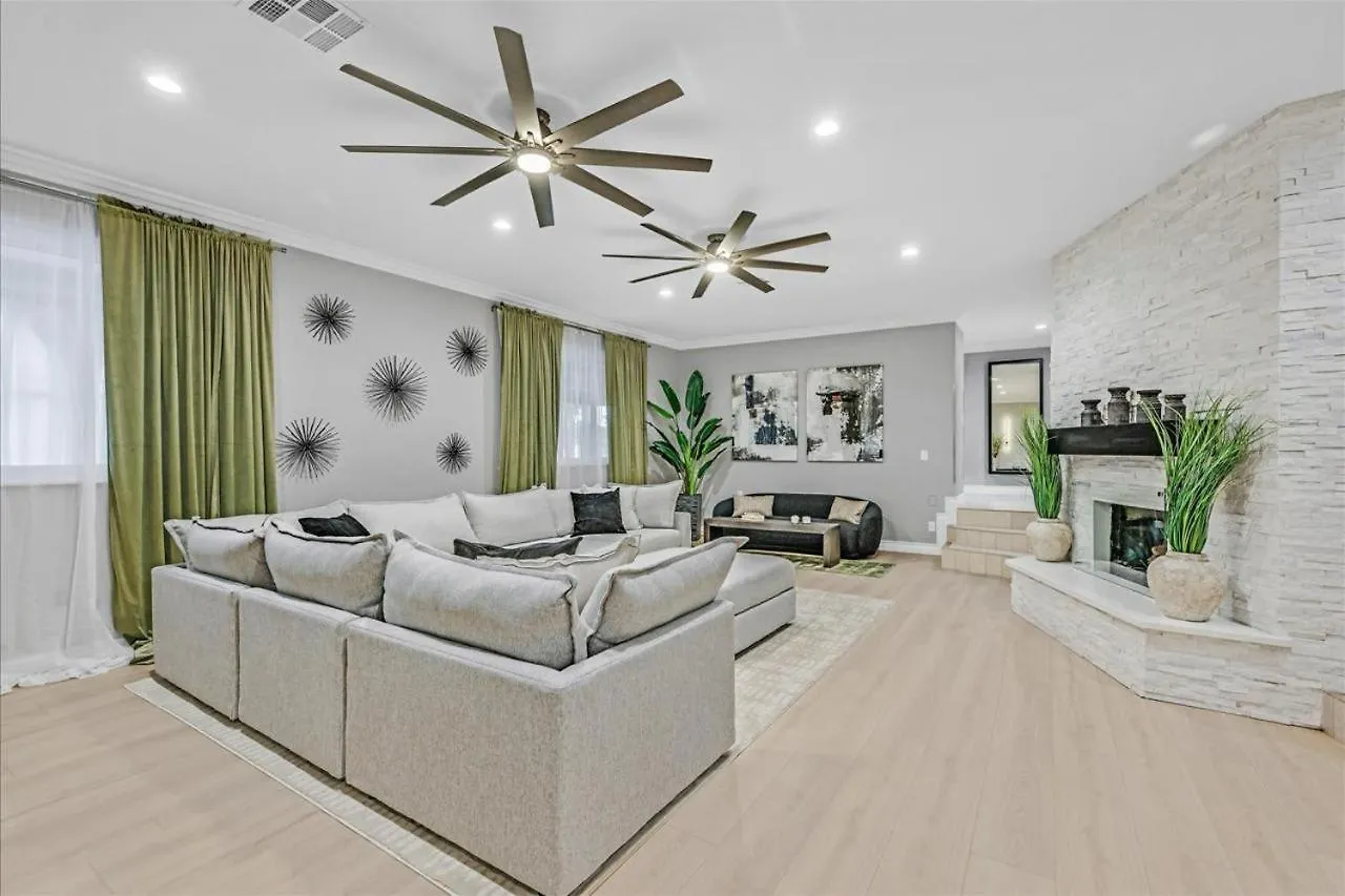 High-End 5 Bedroom Villa W Pool, Gym, Hot Tub, Games Las Vegas Vakantiehuis